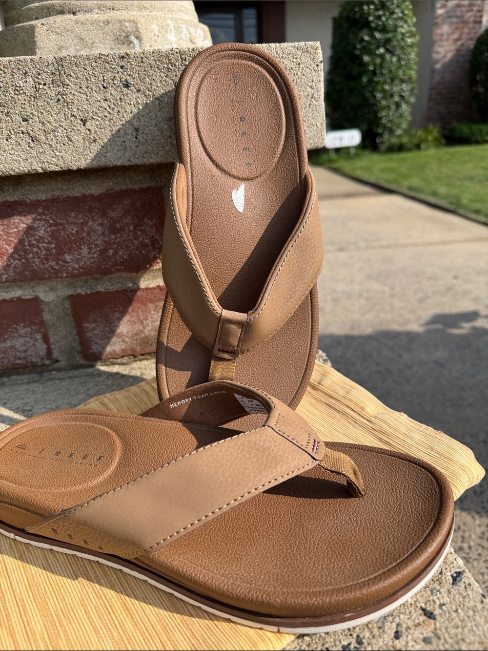 Reef Women’s Brown Two-Tone Thong Sandals